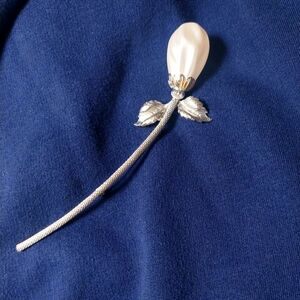 Vintage Lisa Schallert Large Faux Pearl Rose Flower Brooch Pin